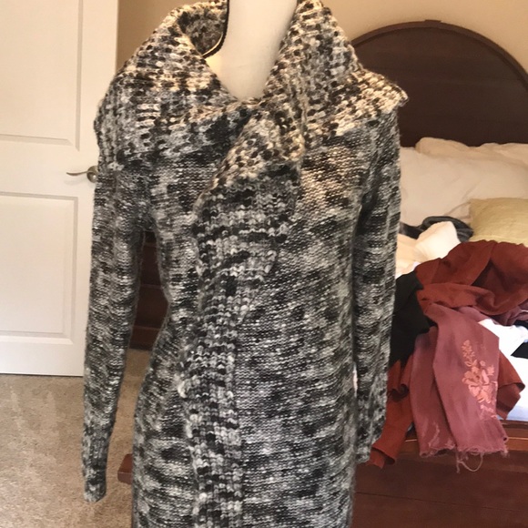 Sweaters - Picture 2 of 4